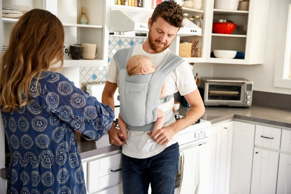 Ergobaby Embrace Soft Air Mesh nosiljka, Siva